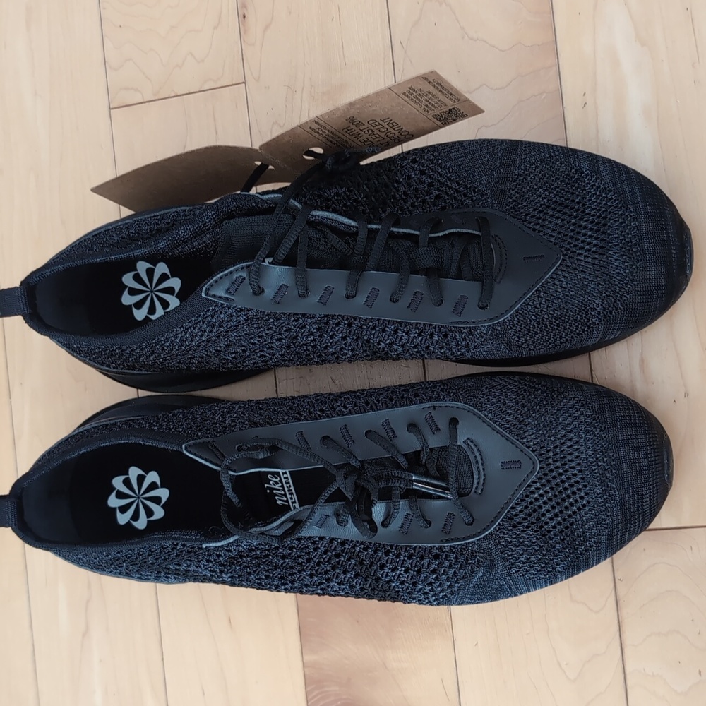 New Nike Flyknit Racers - Picture 2 of 4